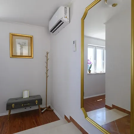 Marica & Comfortable 1 Bedroom & Old View