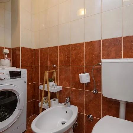 Marica & Comfortable 1 Bedroom & Old View *