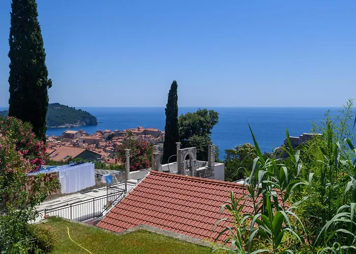 Marica & Comfortable 1 Bedroom & Old View *