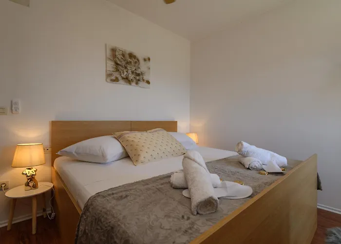 Marica & Comfortable 1 Bedroom & Old View Apartman