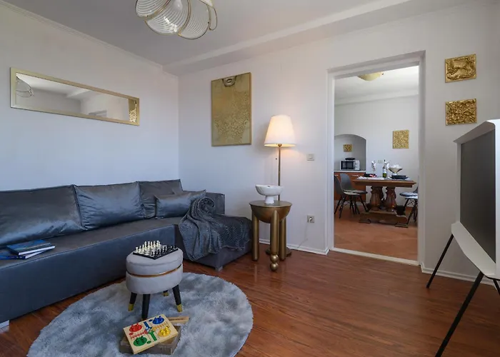 Marica & Comfortable 1 Bedroom & Old View *