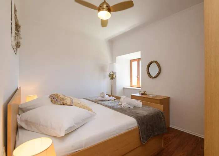 Marica & Comfortable 1 Bedroom & Old View * Dubrovnik