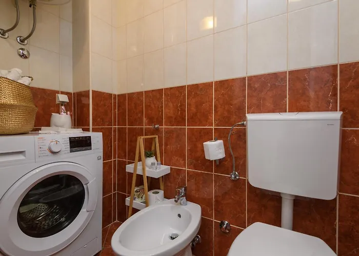 Marica & Comfortable 1 Bedroom & Old View *