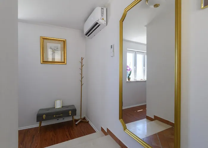 Marica & Comfortable 1 Bedroom & Old View
