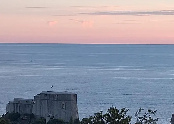 Marica & Comfortable 1 Bedroom & Old View *